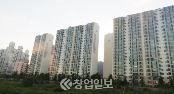 서울 집값이 8.2규제 1년 만에 최대치로 급상승하고 있다.