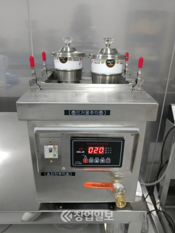 전기를 사용한 소형화된 즉석떡류 제조장치. 사진=한국식품연구원 제공