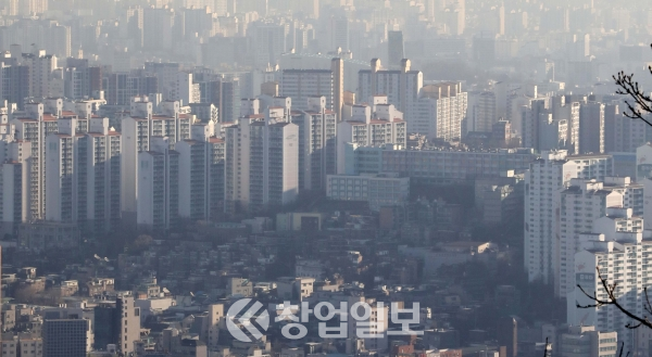 서울지역의 아파트 매매량이 지난해 동월 비해 10분의 1로 줄었다.