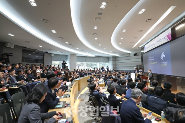 산업은행이 20일 서울 여의도 본점 스타트업 IR센터에서 벤처투자플랫폼인 'KDB넥스트라운드' 시작을 알리는 오프닝 데이 행사를 개최했다.