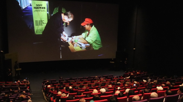 서울노인영화제가 오는 10월 21일부터 서울극장과 피카디리 극장에서 열린다.
