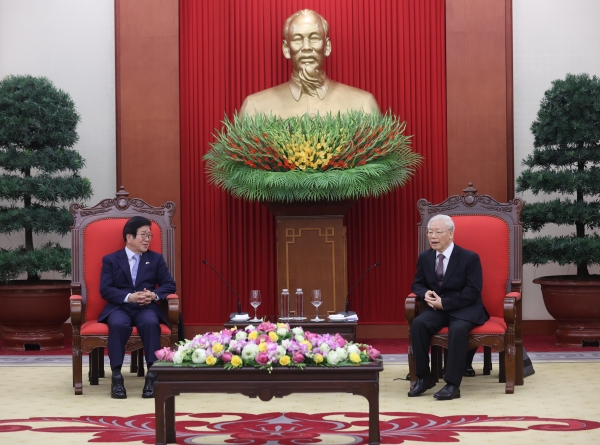 박병석 국회의장과 응우옌 푸 쫑 베트남 당서기장 겸 국가주석