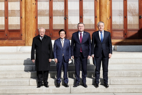 박병석 국회의장이 26일 중앙아시아 4개국 외교장관을 국회 사랑재에서 예방했다.