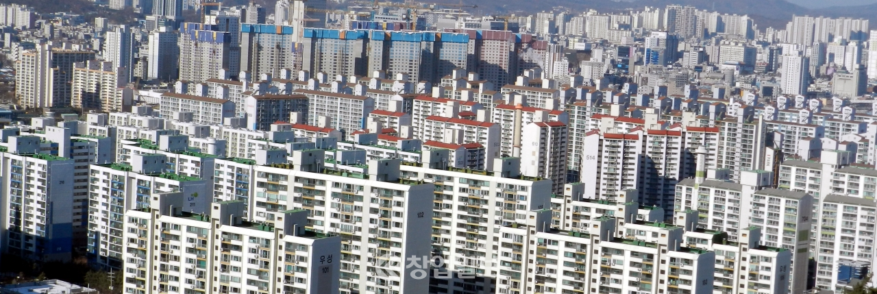 서울 강남3구에 대핸 아파트 증여가 지난해 증가했다. 이를 두고 증여가 조세회피의 수단으로 사용되는 것이 아닌가 하는 우려도 있다.