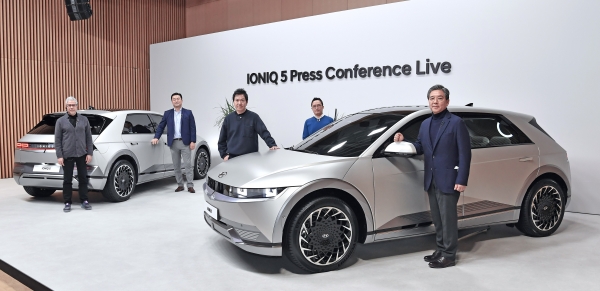 현대자동차가 23일 온라인을 통해 전기차 브랜드 아이오닉5를 공개했다.
