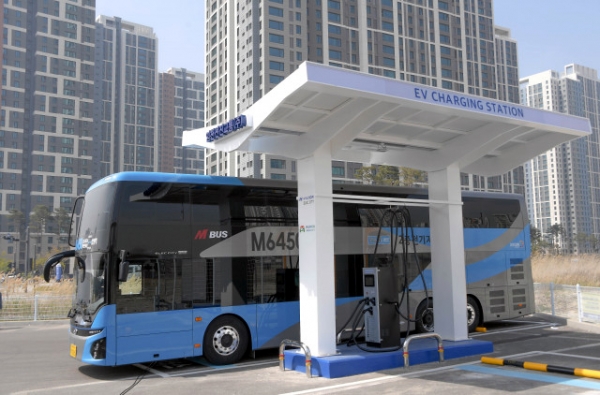인천~서울 광역버스 노선에 투입되는 현대자동차 이층 전기버스