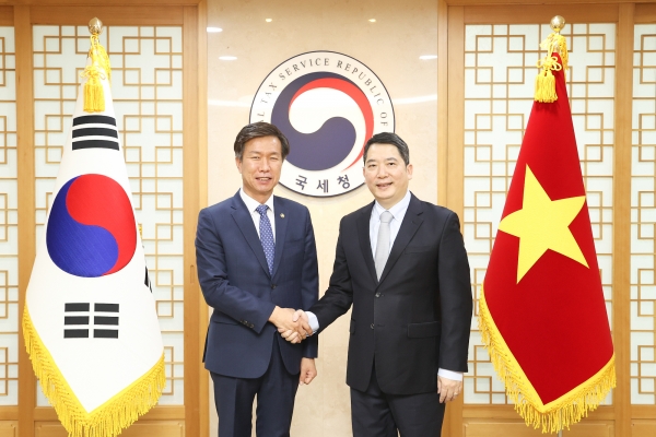 김대지 국세청장과 카오 아잉 뚜언 베트남 국세청장이 4일 서울에서 회의를 개최했다.