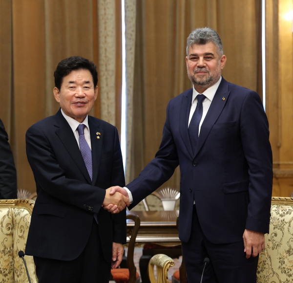 김진표 국회의장이 9일 오후(현지시간) 루마니아 하원의장과 회담을 가졌다.