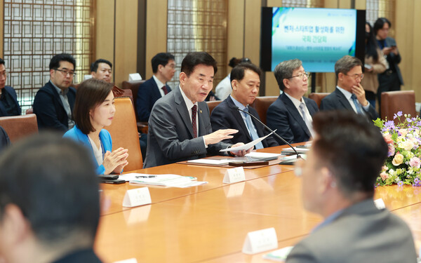 국회(국회의장 김진표)는 10일 오전 국회 접견실에서 ‘벤처·스타트업 활성화를 위한 간담회'를 개최했다.