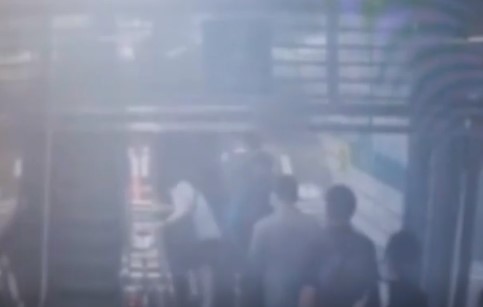 8일 오전 8시 20분쯤 경기 성남시 분당구 지하철 분당선 수내역 2번 출구 상행 에스컬레이터가 역주행했다. 이 사고로 14명이 중경상을 입었다. 사진 mbc 화면 캡처