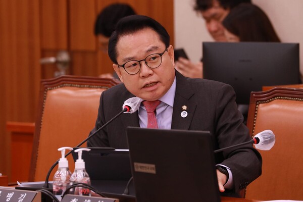 국민의힘 안병길 의원 (부산 서·동구/국회 농해수위)이 19일 퇴역 봉사동물 지원법(동물보호법 일부개정안)을 대표발의했다. 