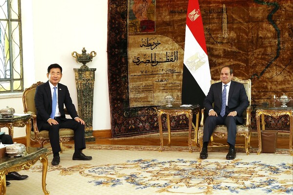 김진표 의장이 알시시 이집트 대통령과 면담하고 있다.