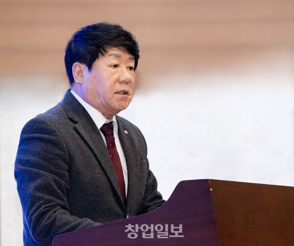 2일 신협중앙회관 대강당에서 개최된 2024년 시무식에서 김윤식 신협중앙회장이 신년사를 발표하고 있다.