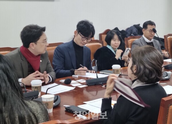 김병욱 의원(국민의힘 , 포항시남구울릉군)은 24일 국민의힘 4.10 총선 공약 개발을 위한 연석회의를 개최했다.
