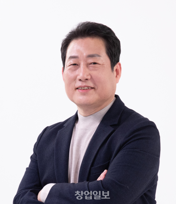 유동철 동의대학교 사회복지학과 교수(56세)
