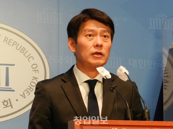 더불어민주당 한민수 대변인이 서울 강북구을에 공천됐다.